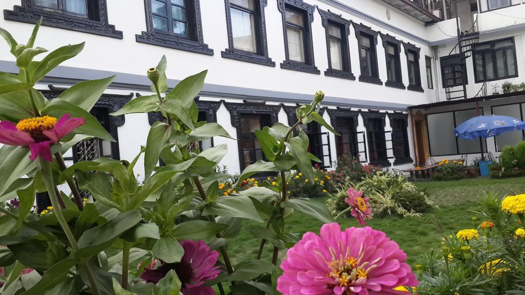 Hotel Heranya Kathmandu Buitenkant foto