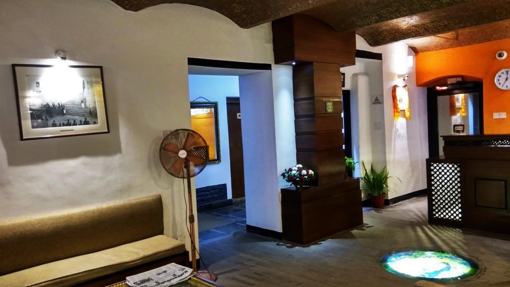 Hotel Heranya Kathmandu Buitenkant foto