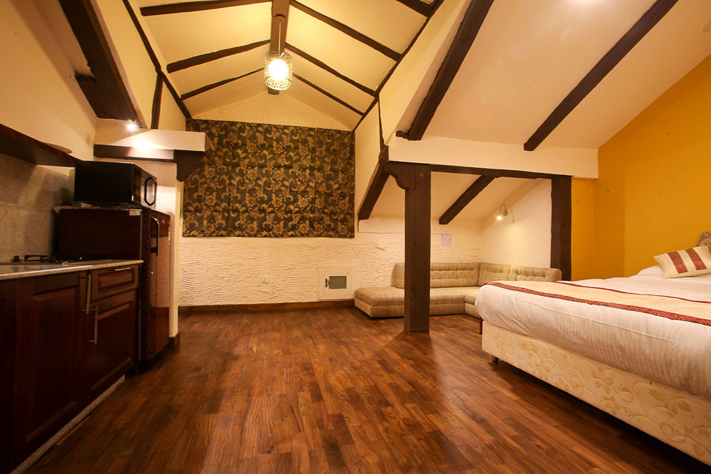 Hotel Heranya Kathmandu Buitenkant foto