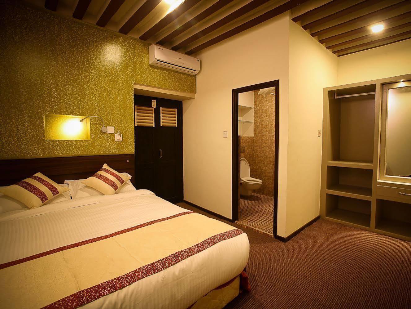 Hotel Heranya Kathmandu Buitenkant foto