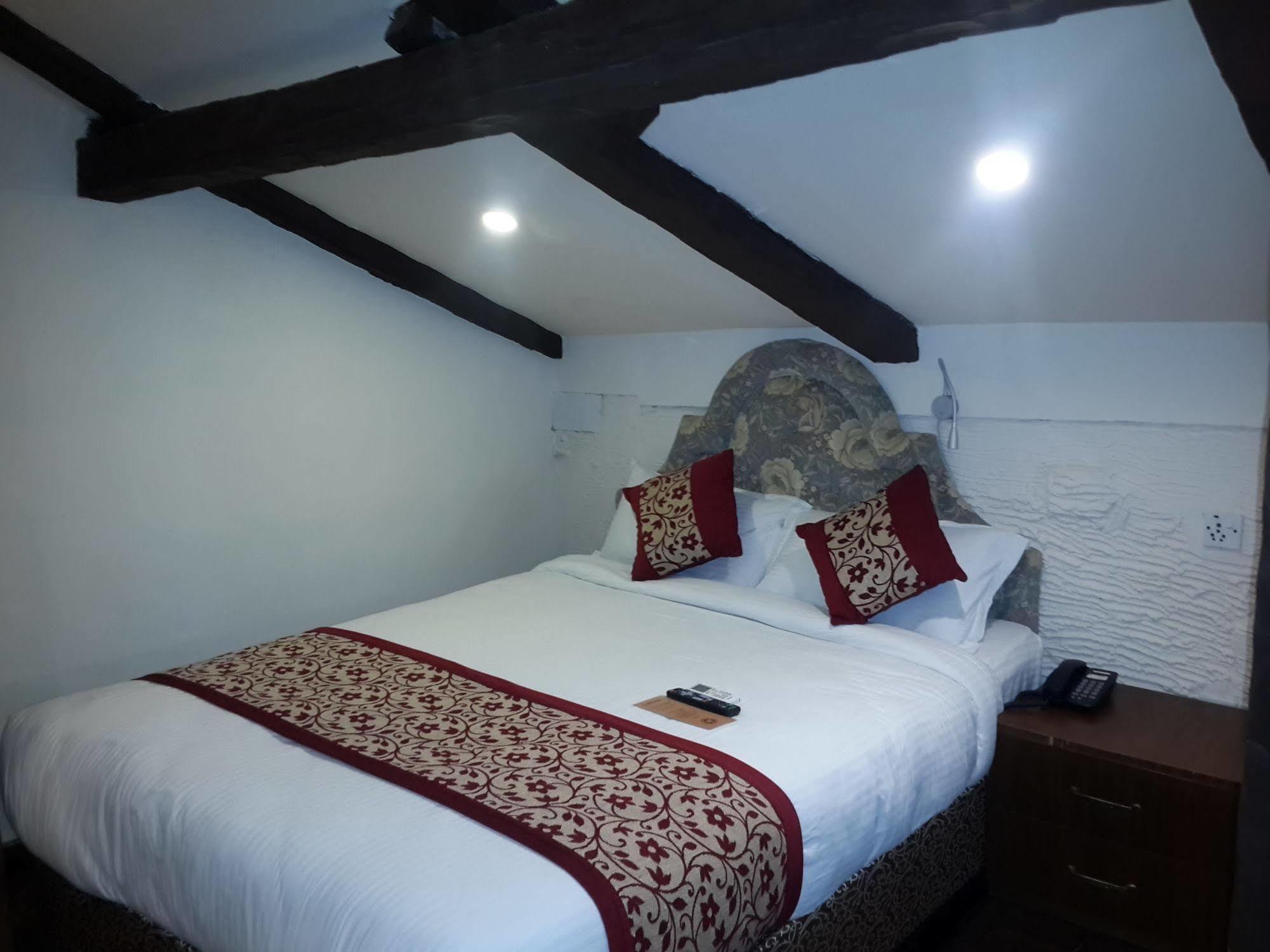 Hotel Heranya Kathmandu Buitenkant foto