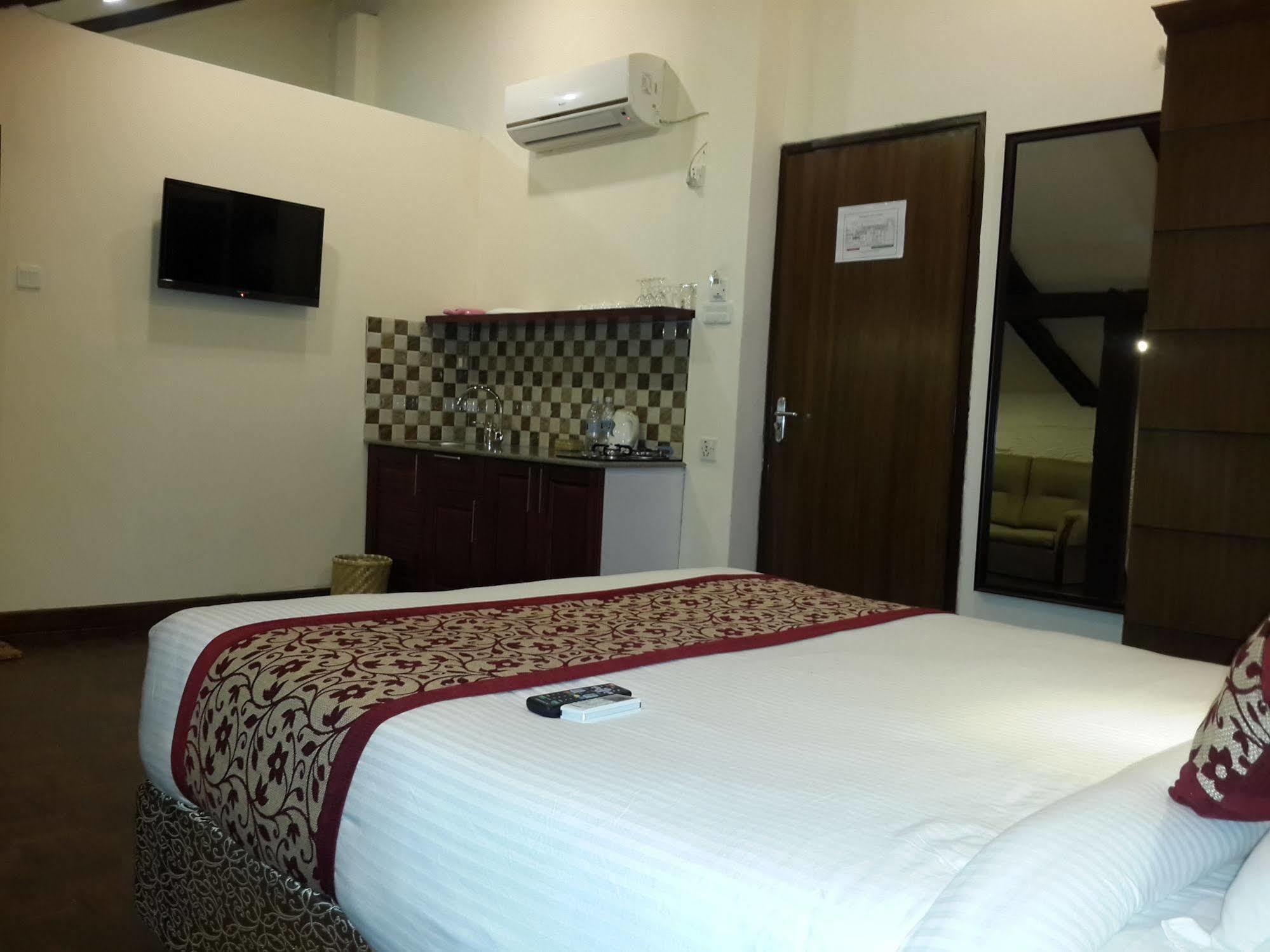 Hotel Heranya Kathmandu Buitenkant foto