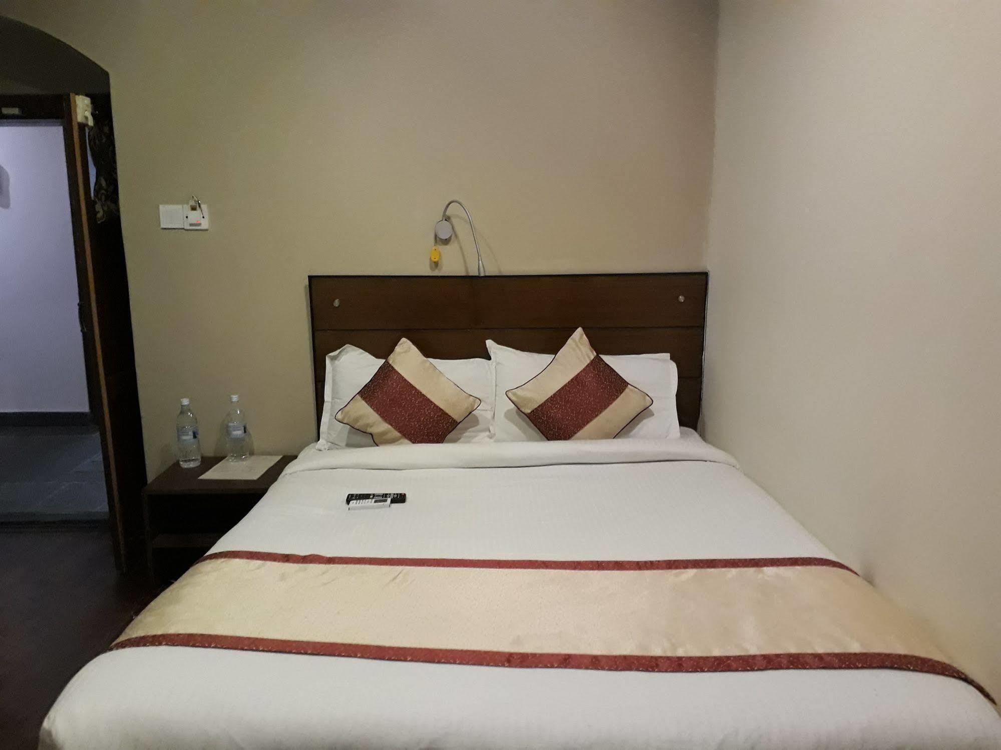 Hotel Heranya Kathmandu Buitenkant foto