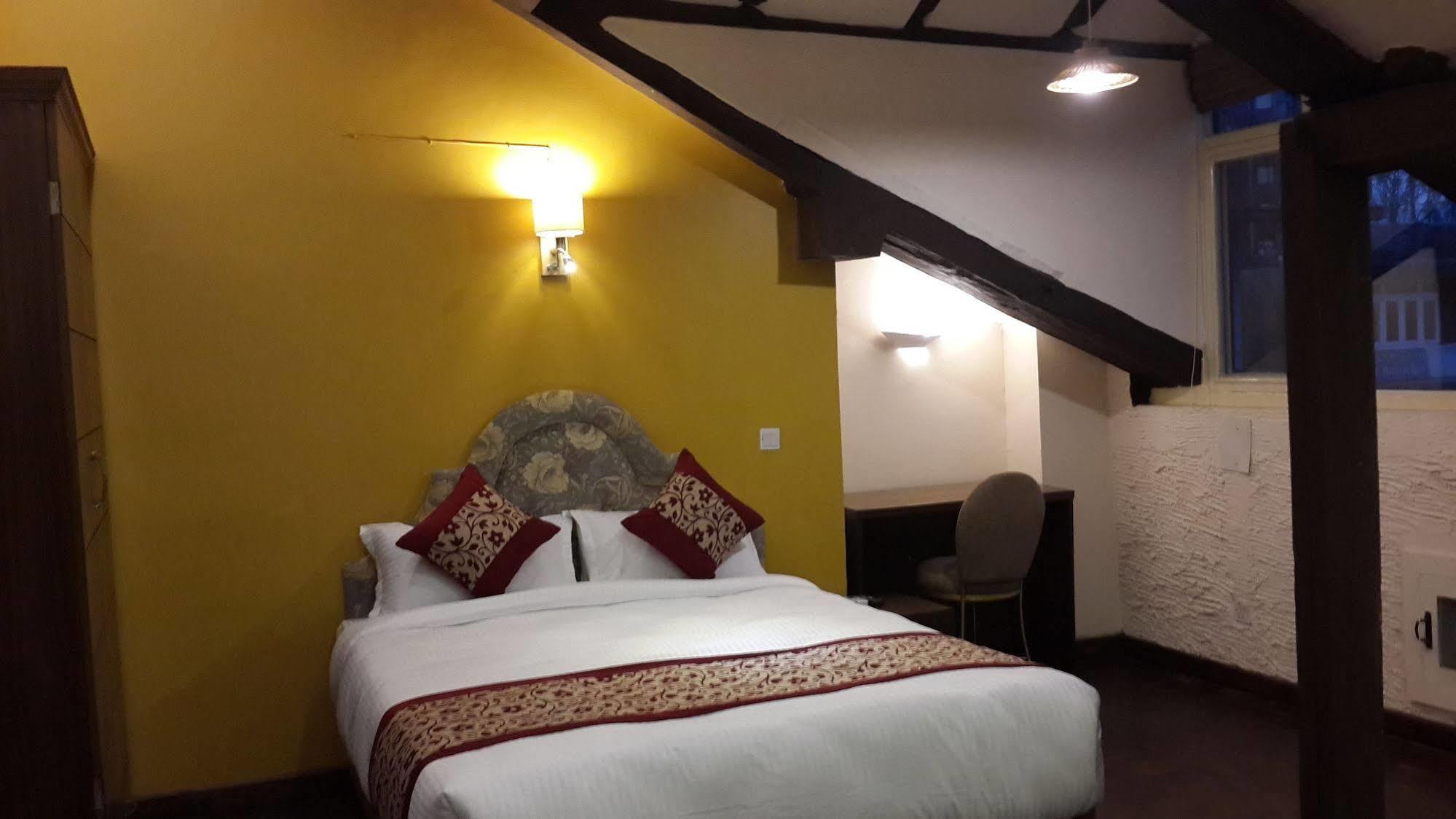 Hotel Heranya Kathmandu Buitenkant foto