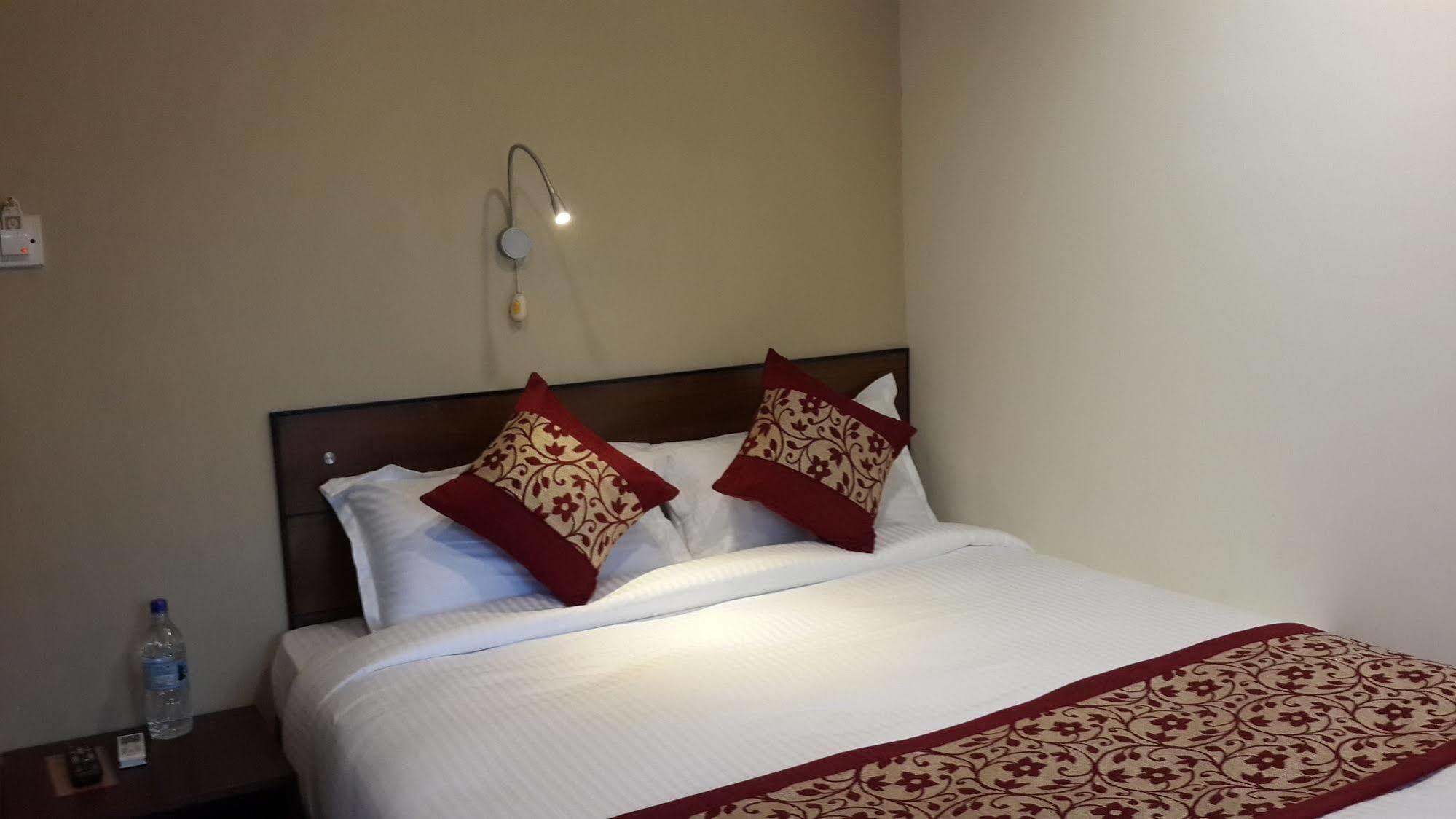 Hotel Heranya Kathmandu Buitenkant foto