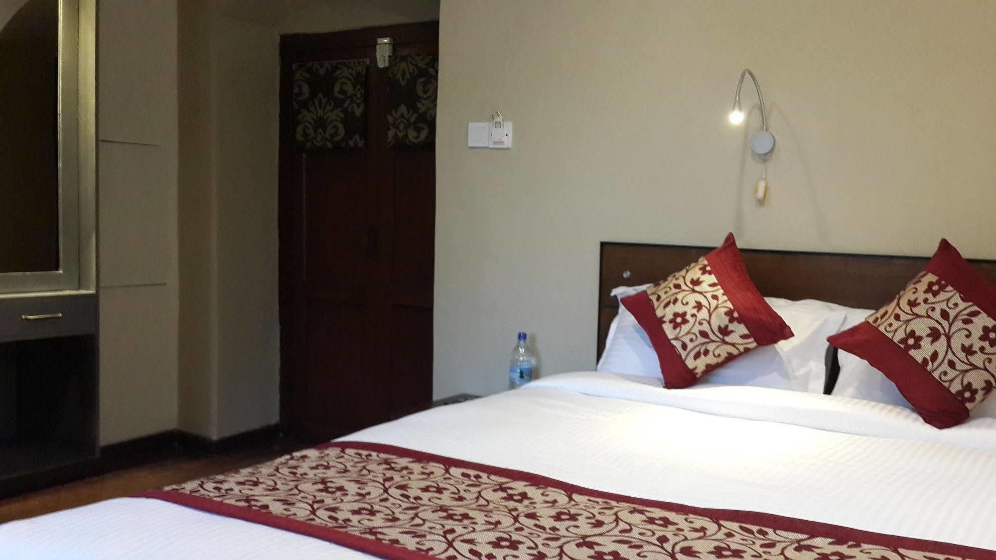 Hotel Heranya Kathmandu Buitenkant foto